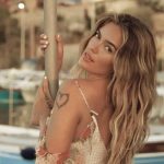 Karol G sorprende con sus micro shorts rosas y presume una nueva etapa que no deja de dar de qué hablar